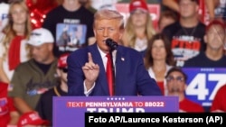 El candidato presidencial republicano, el expresidente Donald Trump, habla durante un mitin de campaña en Wilkes-Barre, Pensilvania, el sábado 17 de agosto de 2024. (Foto AP/Laurence Kesterson)